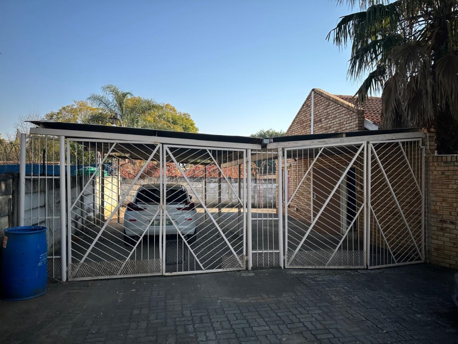 2 Bedroom Property for Sale in Oos Einde North West